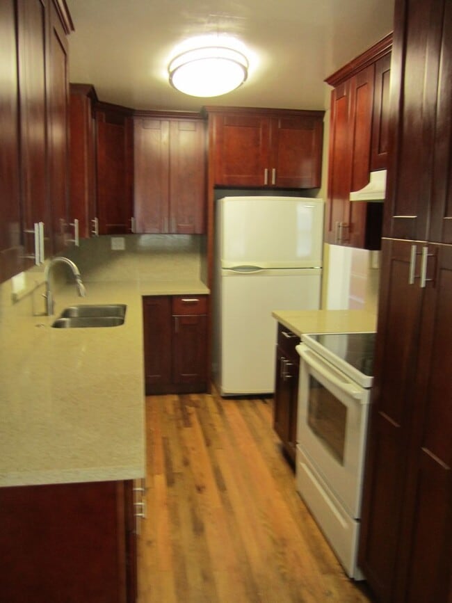 Building Photo - CHARMING 3 BEDROOM, 1 BATHROOM HOME IN DOW...