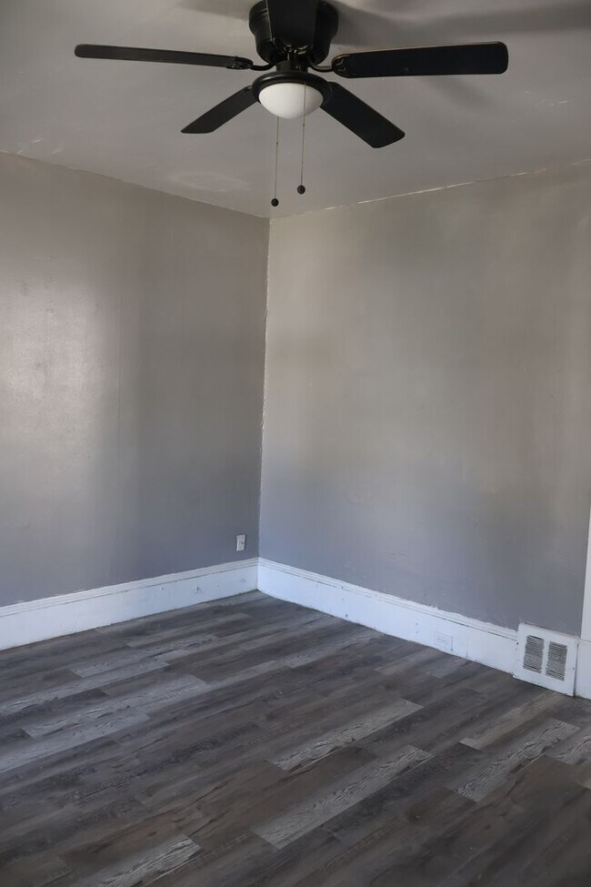 Building Photo - 6812 Whitney Ave