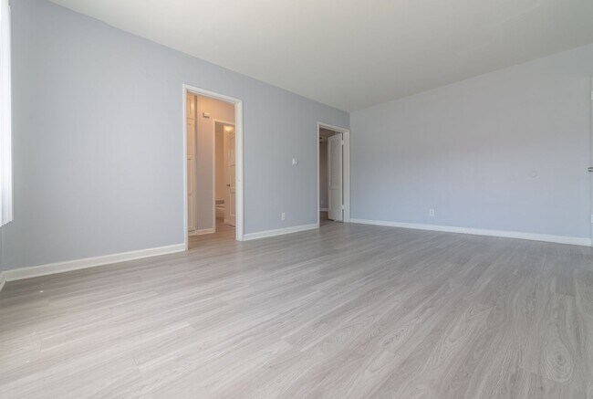 Building Photo - 4044 West Blvd