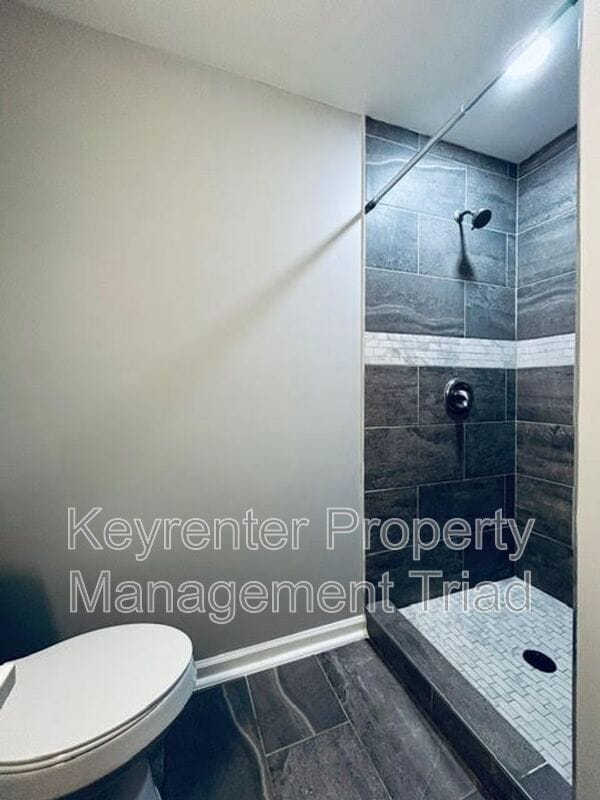 Building Photo - 1405 Leonard Ave