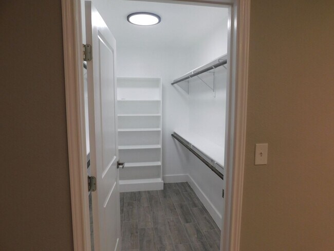 Building Photo - 2023 Beautiful 3 bedroom 2 bath