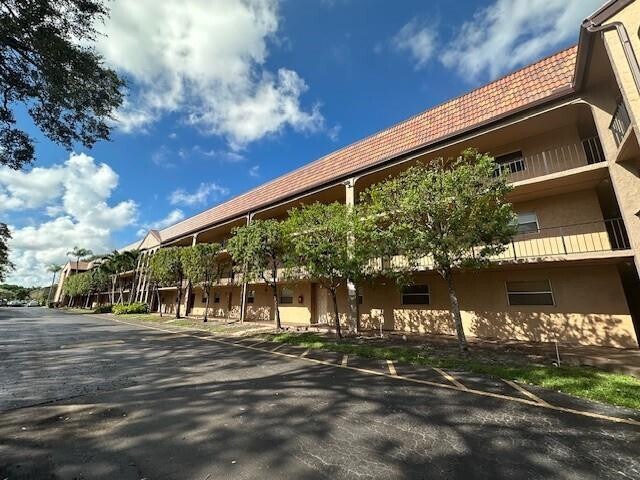 Building Photo - 2700 Coral Springs Dr