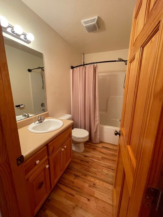 Building Photo - Emerald Downs 2 Bedroom