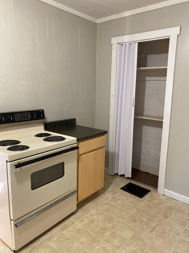 Building Photo - 351 W North St