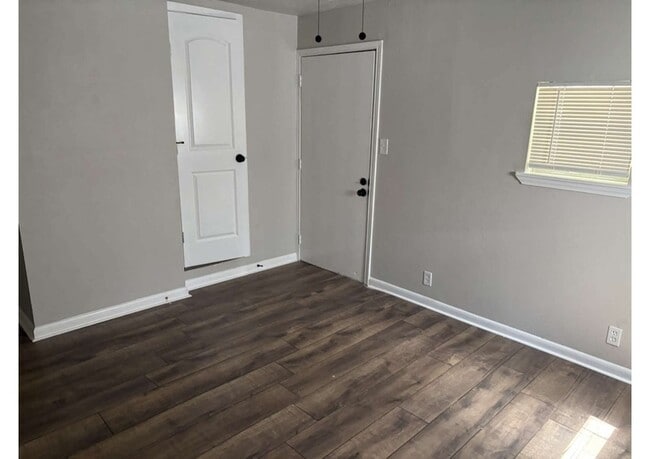Building Photo - 4825 Brinkley St