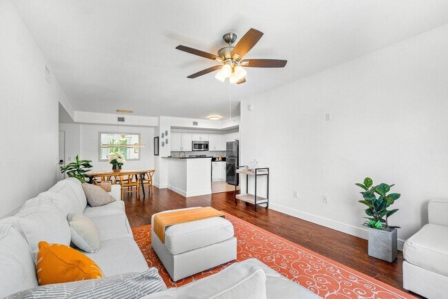 Building Photo - 720 S Sapodilla Ave