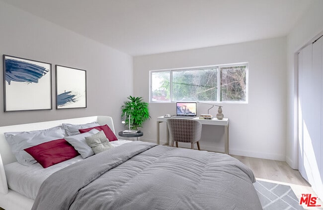 Building Photo - 823 S Detroit St