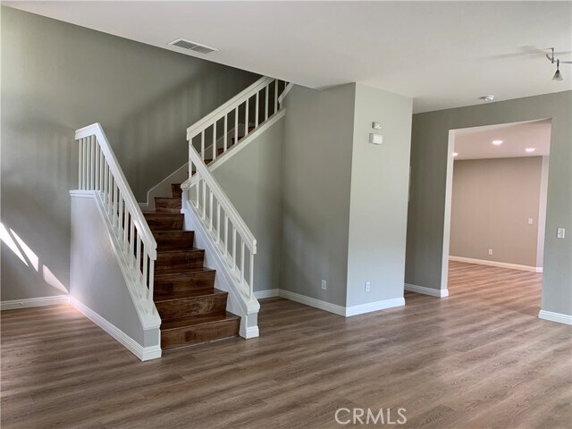 Building Photo - 662 Springbrook N