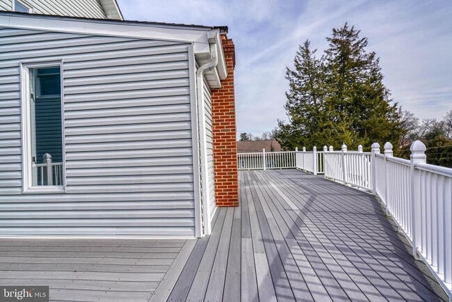 Building Photo - 427 Greenwood Rd