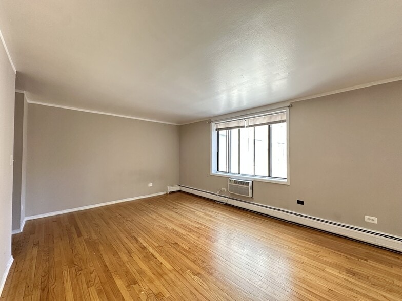 Building Photo - 1515 W Morse Ave