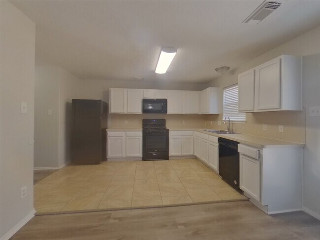 Building Photo - 21607 Fossil Trails Dr