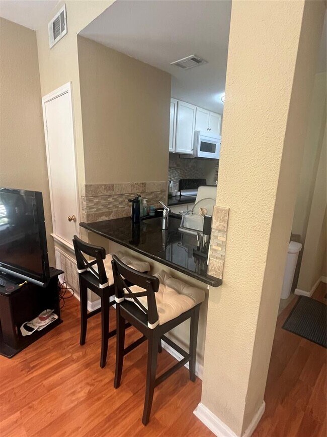 Building Photo - 712 W 21st St