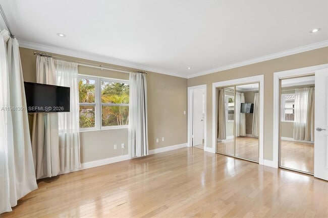 Building Photo - 300 187th St