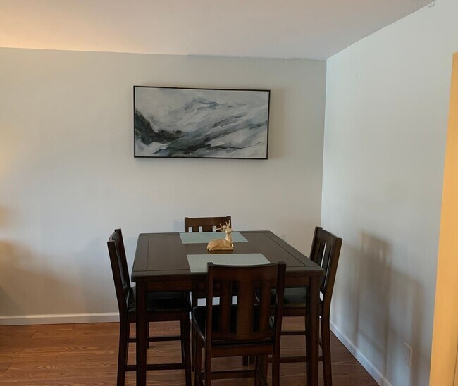 Primary Photo - Charming 2BR Condo in Wallingford