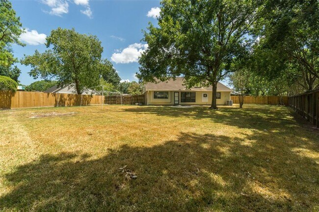Building Photo - 2902 Laurelridge Dr