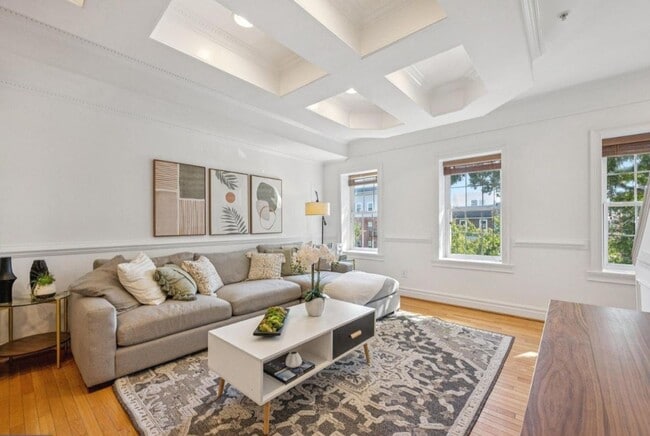 Building Photo - Large Sunny Eckington Three Bed/Three Bath Interior Rowhouse Condo Home