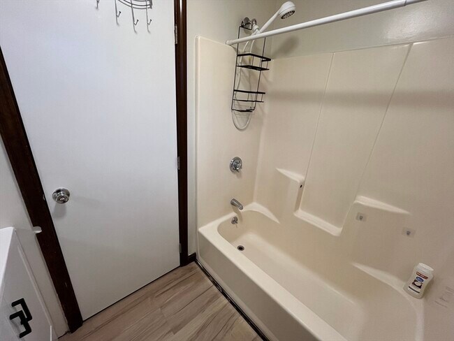 Building Photo - 53 Fairfield Park