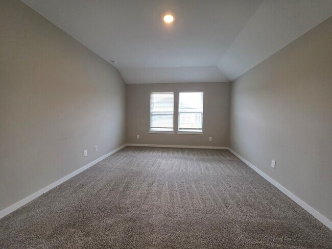 Building Photo - 1131 Hughes Crossing Dr