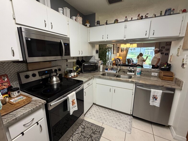 Building Photo - 6211 Bayside Key Dr