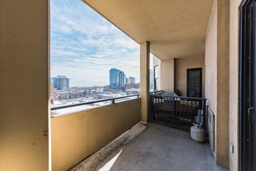 Building Photo - 1464 S MICHIGAN Ave