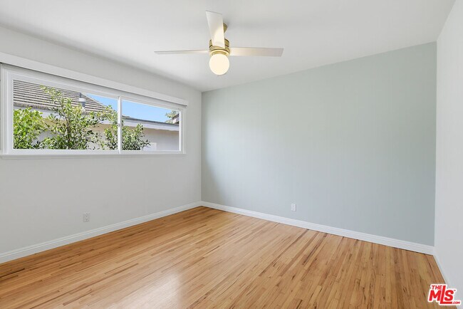 Building Photo - 7424 W 81st St