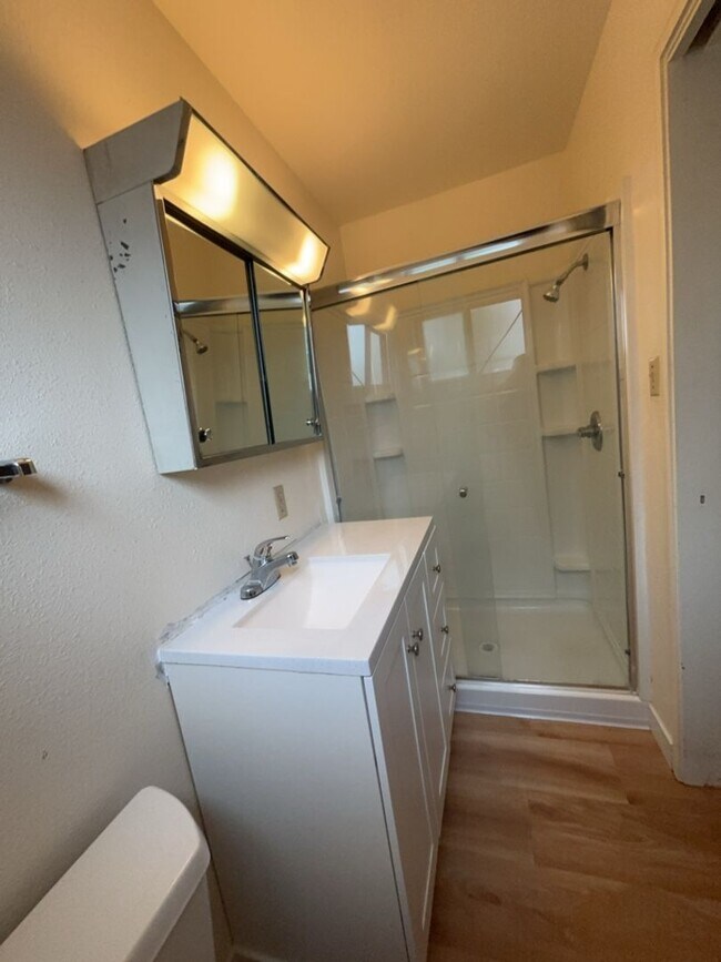 Building Photo - 605 Radcliffe Dr