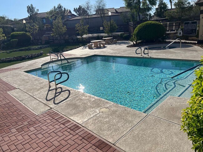 Building Photo - Henderson - 2 bedroom condo
