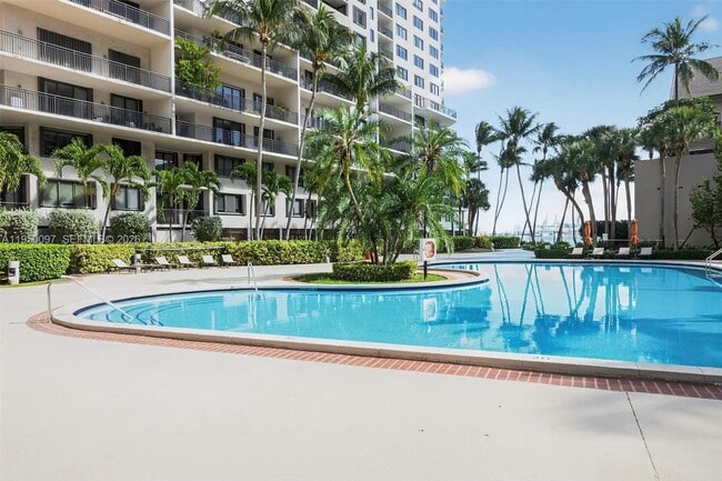 Building Photo - 540 Brickell Key Dr