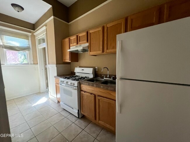 Building Photo - 108 W Nevada Ave