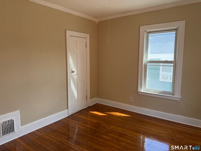 Building Photo - 411 Ellis St