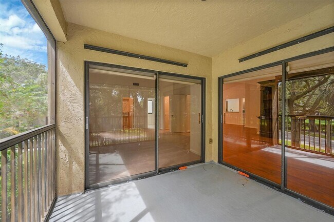 Building Photo - 1002 NW 105th Way