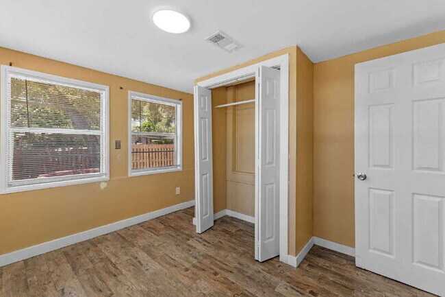 Building Photo - 166 Kingston Ave