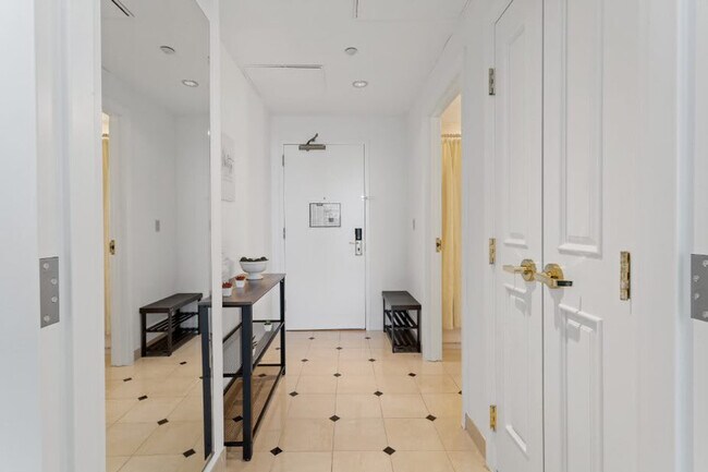 Building Photo - 810 Pacific Ave