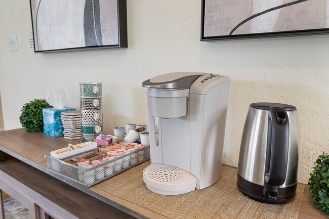 Building Photo - 710 10th Ave E