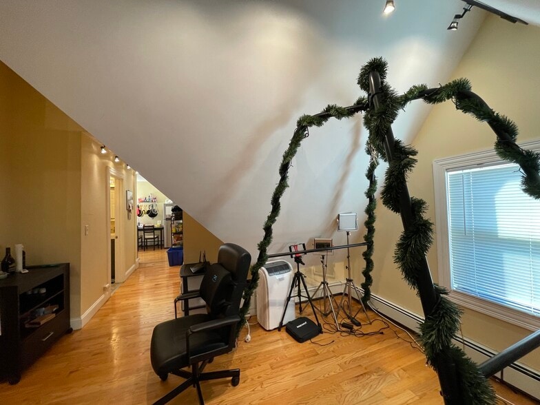 Building Photo - 5 Irving St