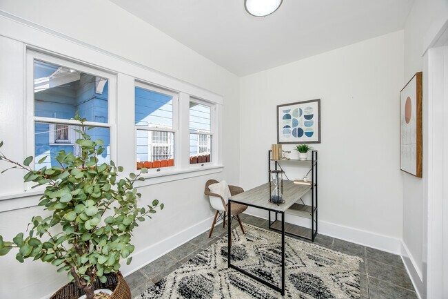 Building Photo - 407 Benton Wy