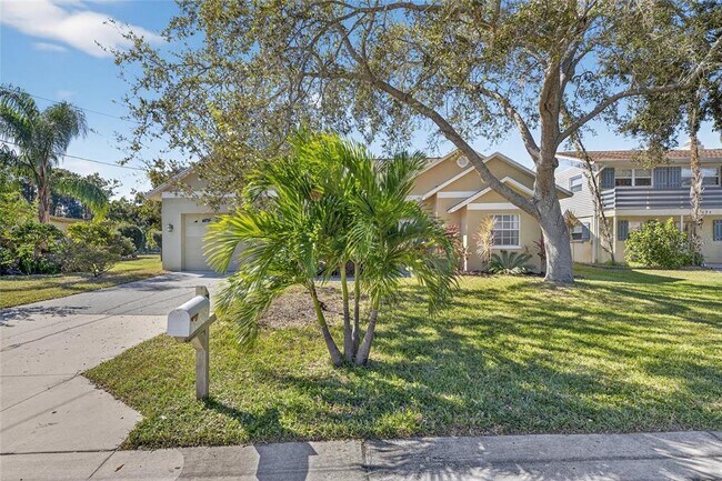 Building Photo - 172 Lake Shore Dr W