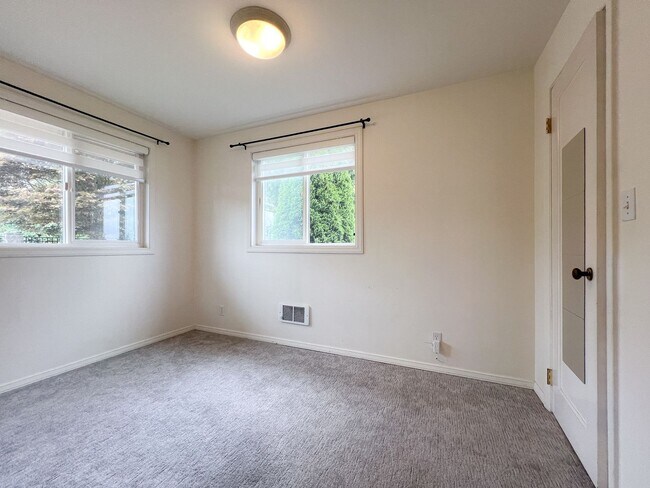 Building Photo - 2bd/1ba Seattle House
