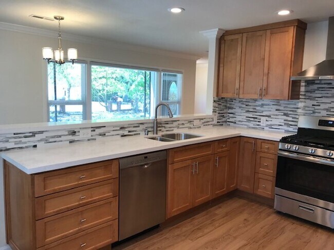 Building Photo - Beautiful updated single level S. Walnut Creek home with large yard