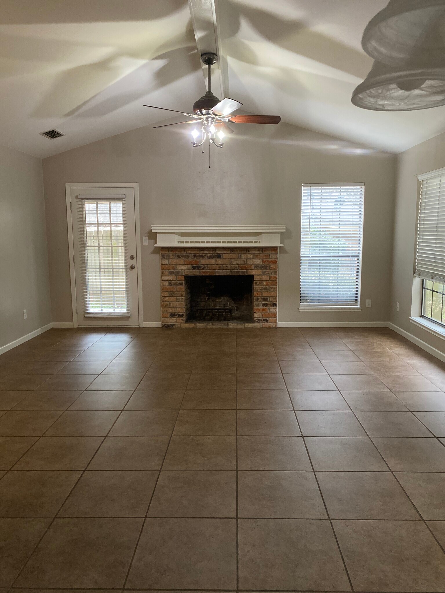 Building Photo - 3113 Clear Creek Dr