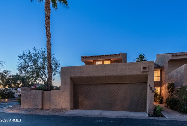 Building Photo - 4434 E Camelback Rd