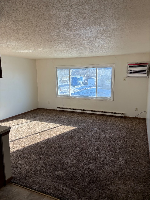 Building Photo - 1402 Division St W