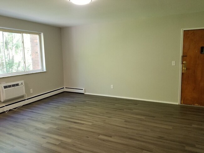 Building Photo - 3233 Whitfield Ave