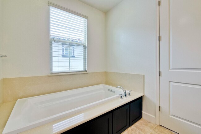 Building Photo - Gorgeous Santa Clara Home with Pool, EV Ho...