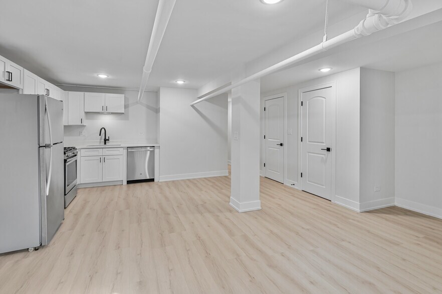 Building Photo - 5627 N Wayne Ave
