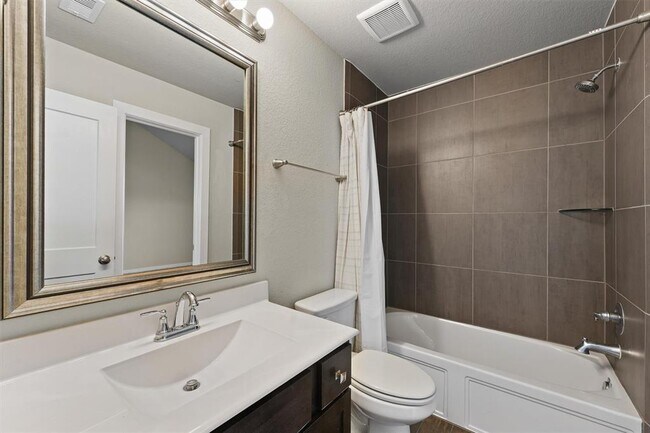 Building Photo - 17040 Shy Leaf Ct