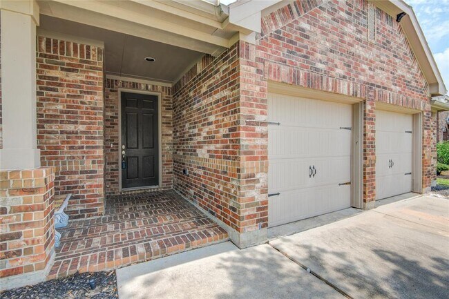Building Photo - 28226 Chalet Park Dr
