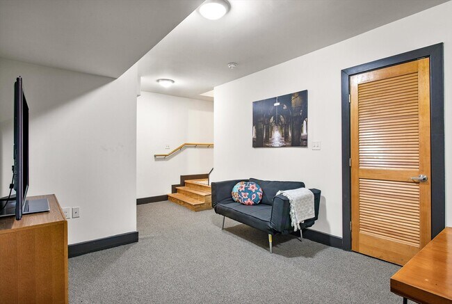 Building Photo - 206 N 1st St