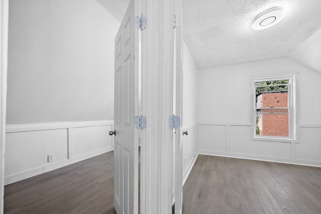 Building Photo - 86 Jackson Ave