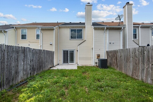 Building Photo - 1365 Longlac Rd